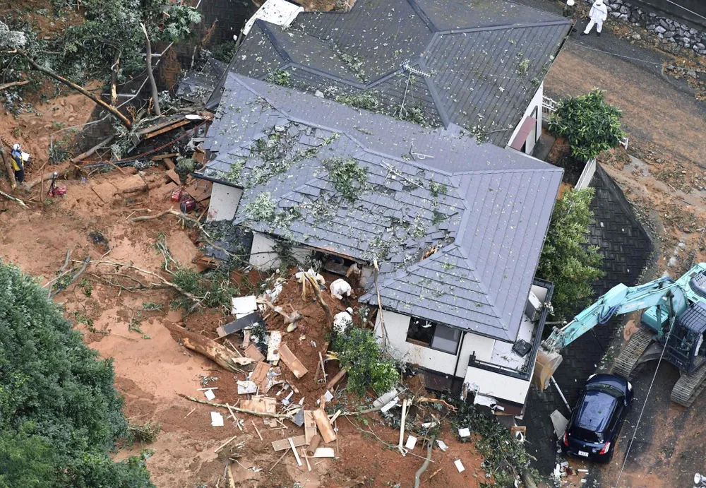 Hơn 100 người chết và mất tích trong đợt mưa lớn kỷ lục tại Nhật ảnh 20