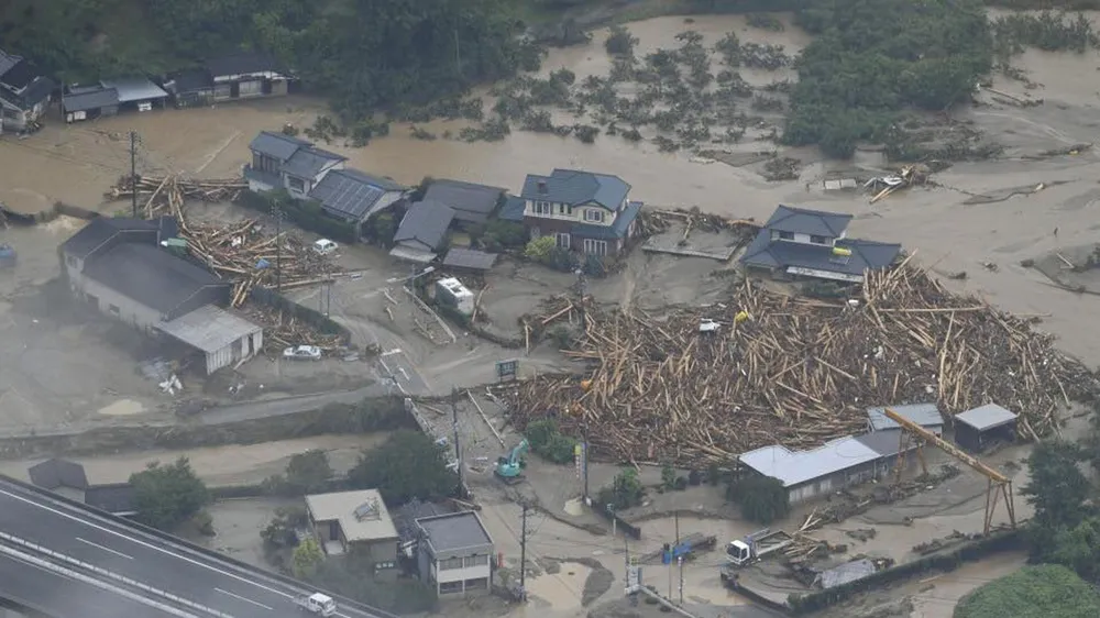 Hơn 100 người chết và mất tích trong đợt mưa lớn kỷ lục tại Nhật ảnh 26