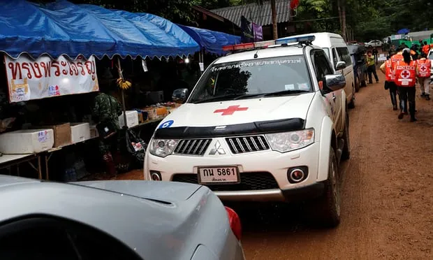 4 thành viên đội bóng được đưa ra khỏi hang, chiến dịch giải cứu tiếp tục vào sáng 9-7 ảnh 23