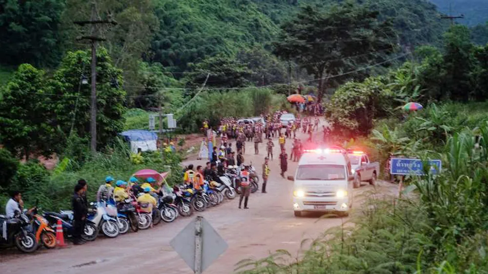 Huấn luyện viên đội bóng đã được đưa ra khỏi hang Tham Luang? ảnh 2