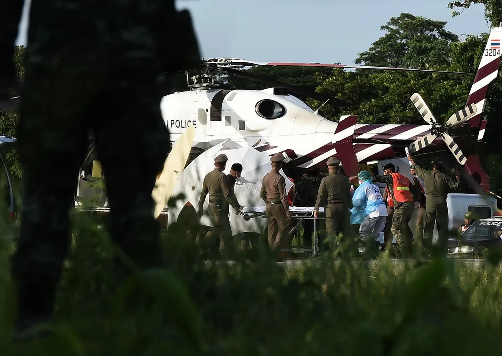 Người đứng đầu lực lượng cứu hộ: 5 thành viên đội bóng sẽ ra ngoài trong ngày hôm nay ảnh 4