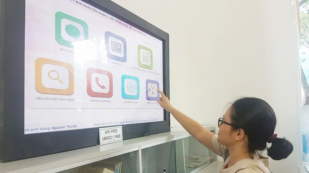 Chủ tịch Ủy ban MTTQ TPHCM Tô Thị Bích Châu: Dân vẫn chưa hài lòng về thủ tục hành chính ảnh 2