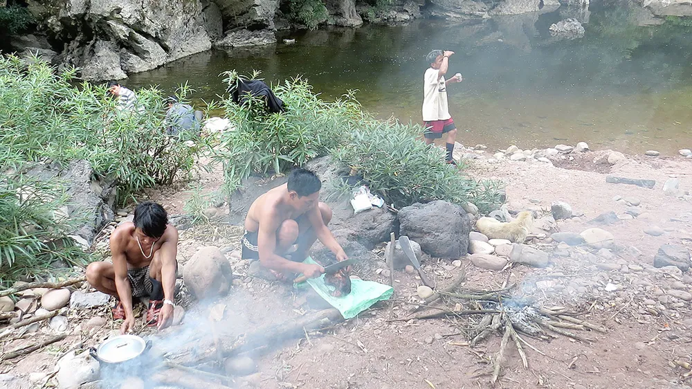 Người A Rem không lấy kiệt quệ của rừng thứ gì nên mỗi lần đi rừng họ đều có sẵn thức ăn