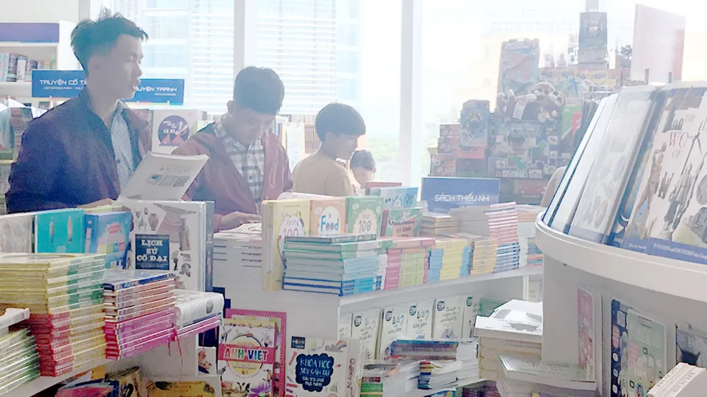 Nhiều chương trình giảm giá sản phẩm phục vụ mùa khai trường đang được hệ thống siêu thị  và nhà sách triển khai