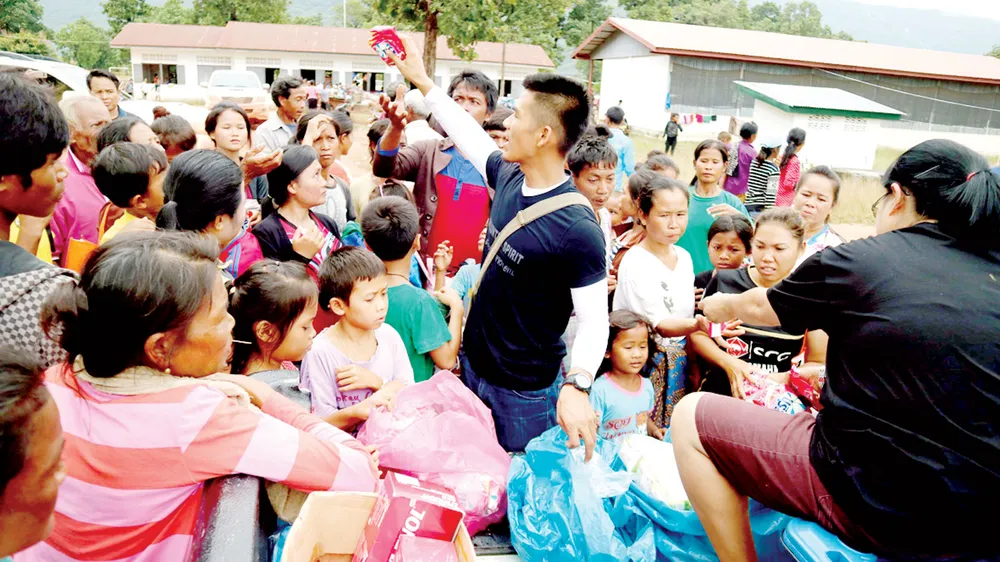 Tình người trong thảm họa ở Lào ảnh 1