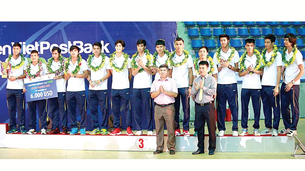 VFV vẫn chưa minh bạch trong vụ Tổng Thư ký Lê Trí Trường (hàng dưới, thứ nhất từ phải qua)