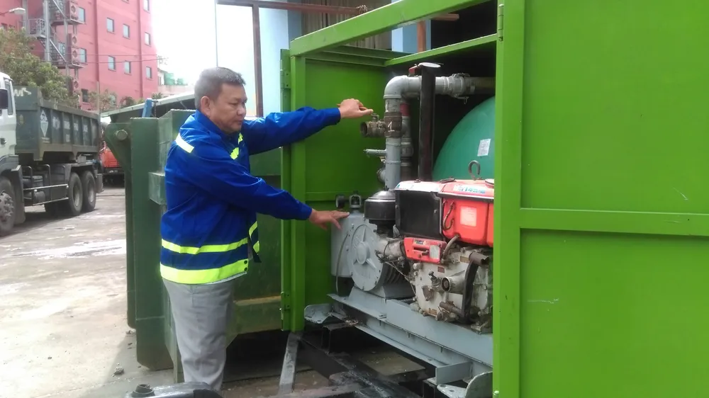 Hết mình với tập thể ảnh 1