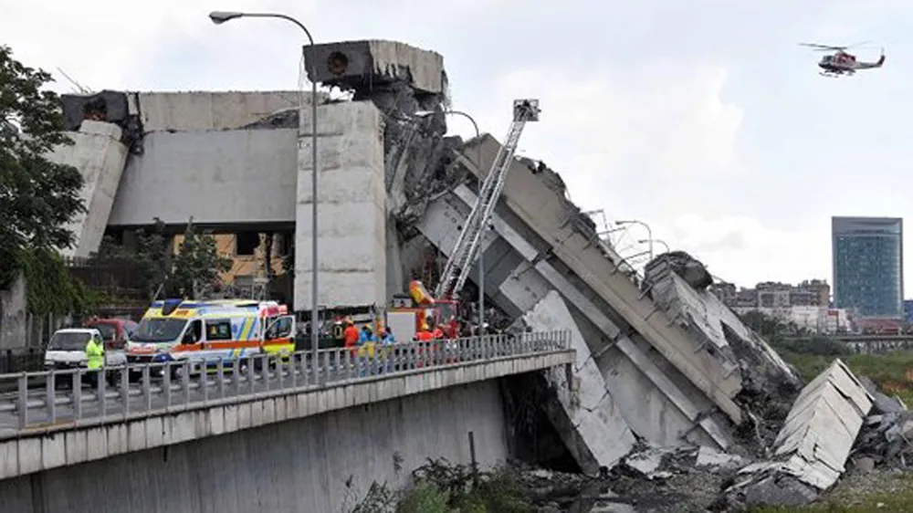 Vụ sập cầu tại Italy: Chính phủ bắt đầu tiến trình thu hồi giấy phép của công ty Autostrade per l'It ảnh 1