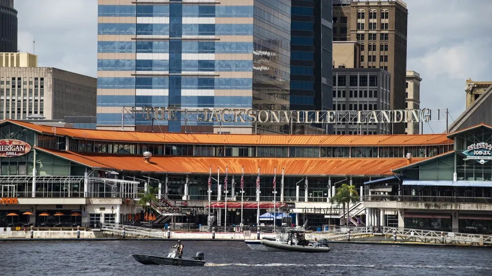 Tổ hợp nhà hàng, giải trí và mua sắm Jacksonville Landing, thành phố Jacksonville thuộc bang Florida, Mỹ, nơi xảy ra vụ xả súng. Ảnh: AP