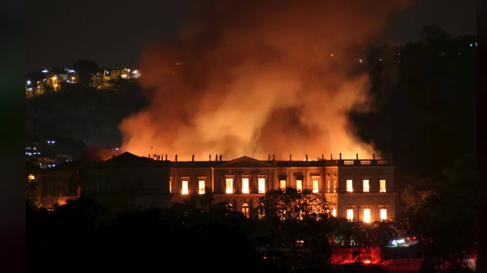 Bảo tàng quốc gia 200 năm tuổi của Brazil bị thiêu rụi ảnh 3