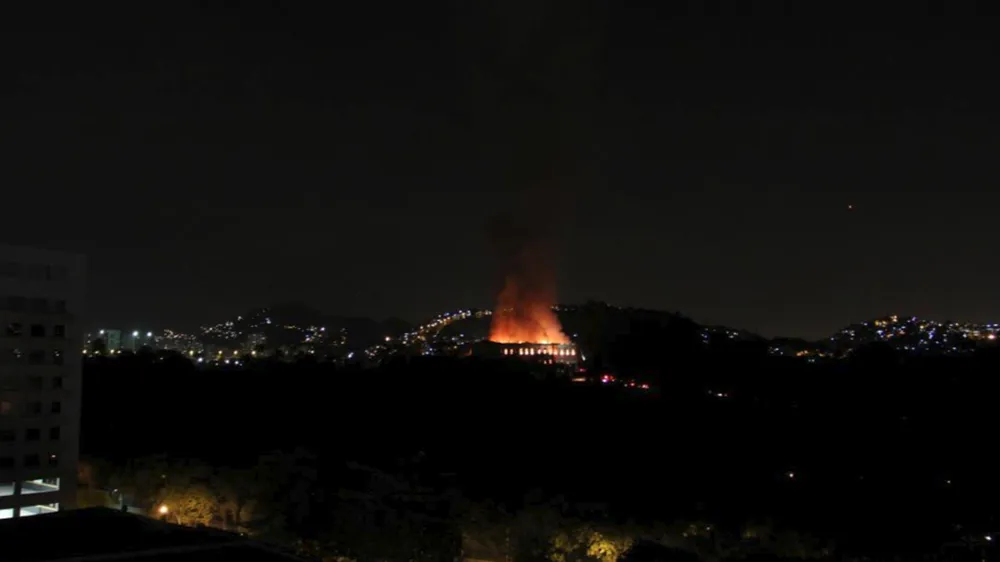 Bảo tàng quốc gia 200 năm tuổi của Brazil bị thiêu rụi ảnh 2