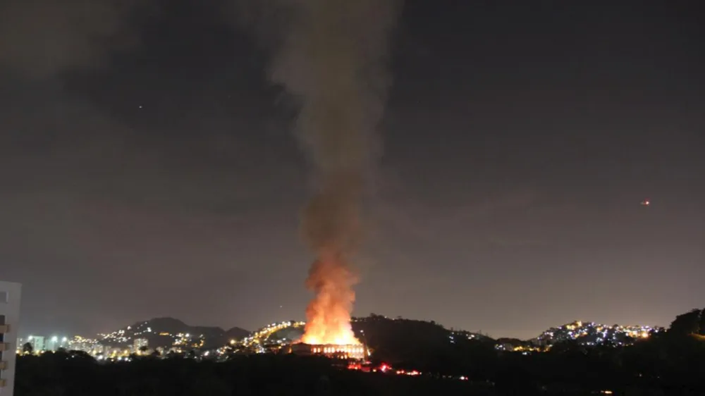 Bảo tàng quốc gia 200 năm tuổi của Brazil bị thiêu rụi ảnh 4