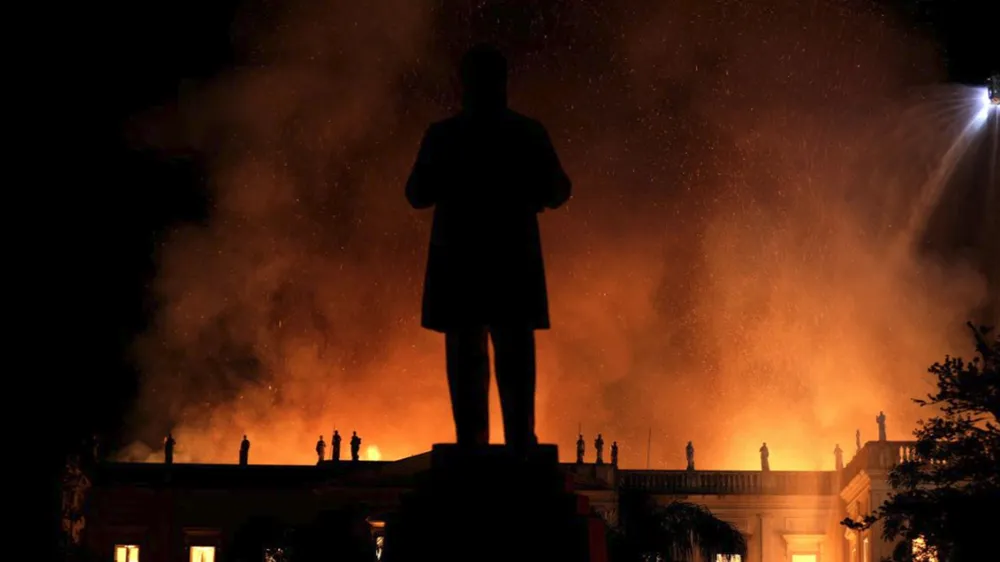 Bảo tàng quốc gia 200 năm tuổi của Brazil bị thiêu rụi ảnh 1