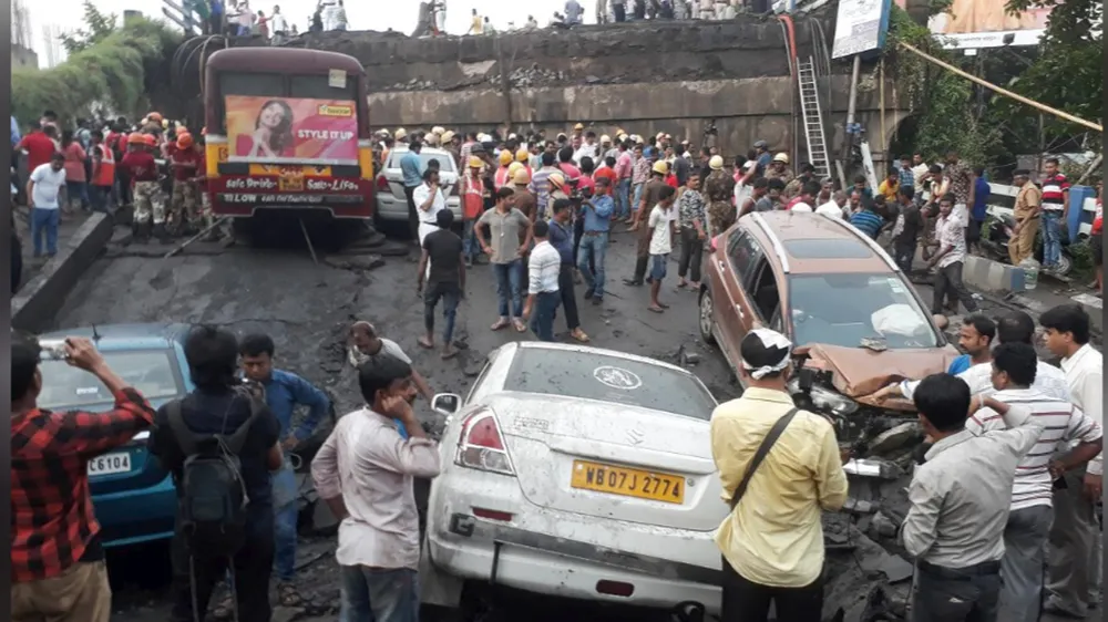 Sập cầu tại Ấn Độ, 1 người thiệt mạng, 19 người bị thương ảnh 2