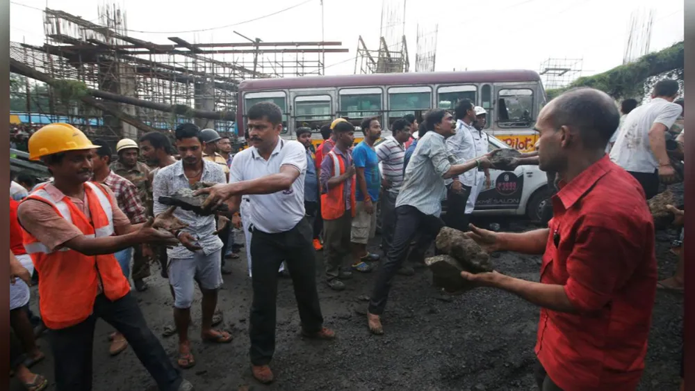 Sập cầu tại Ấn Độ, 1 người thiệt mạng, 19 người bị thương ảnh 3