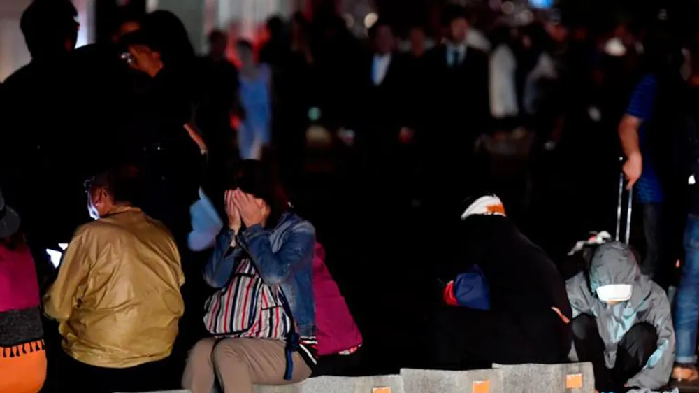 Động đất mạnh gây lở đất, mất điện trên diện rộng tại Nhật Bản ảnh 9