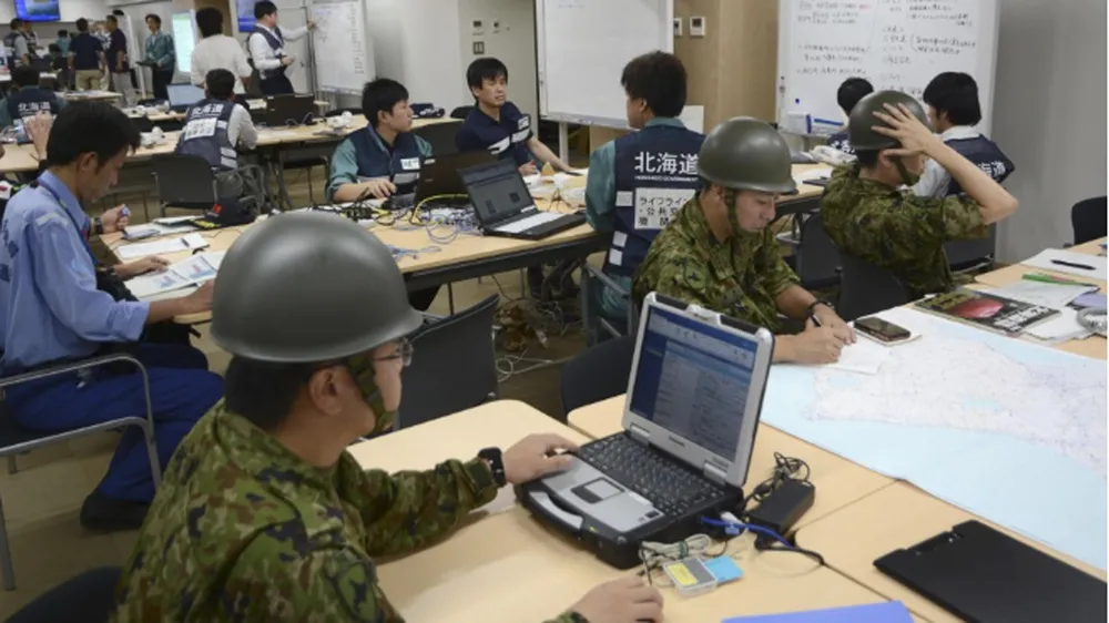 Động đất mạnh gây lở đất, mất điện trên diện rộng tại Nhật Bản ảnh 3