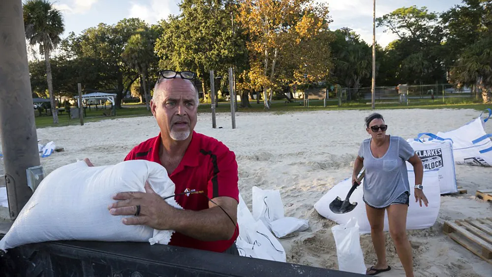 Siêu bão Florence là một trong chuỗi 9 cơn bão đang hoạt động trên thế giới ảnh 8