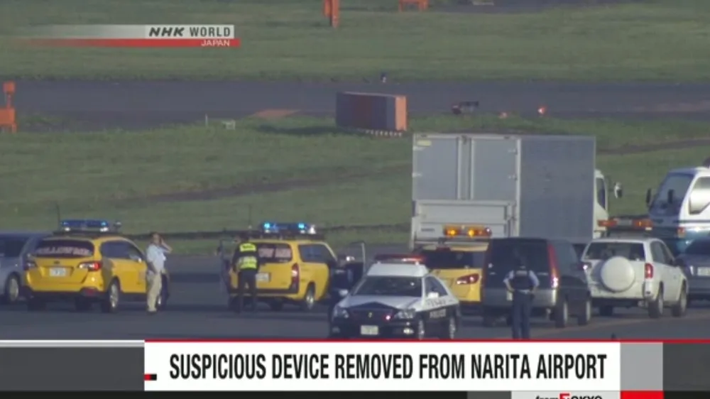 Phát hiện một quả đạn pháo chưa nổ, sân bay Narita phải đóng cửa một đường băng  ảnh 2