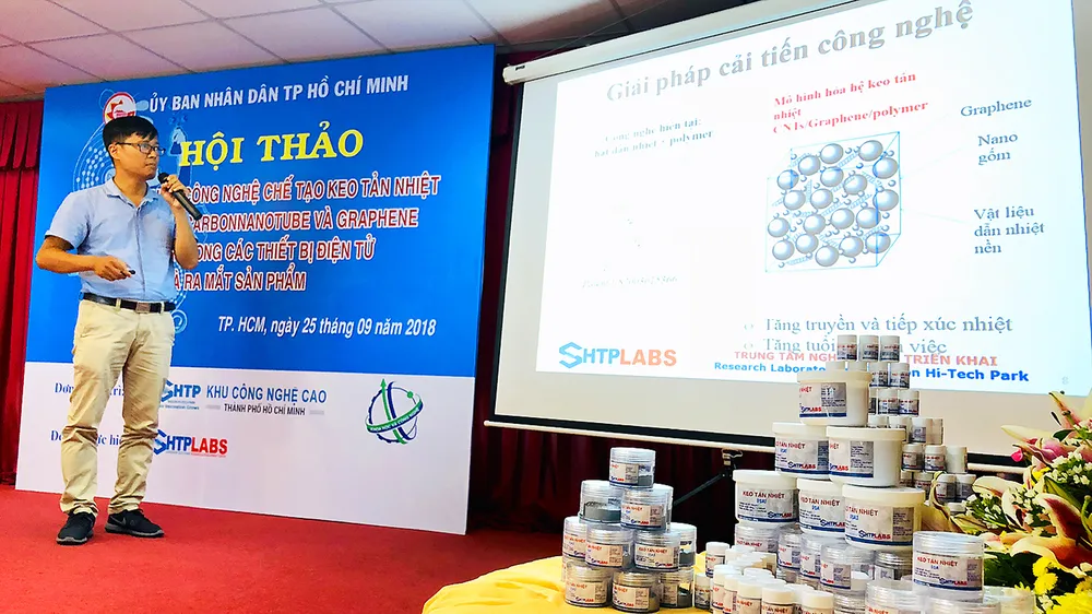TS Đỗ Hữu Quyết giới thiệu keo DSA trước các nhà khoa học