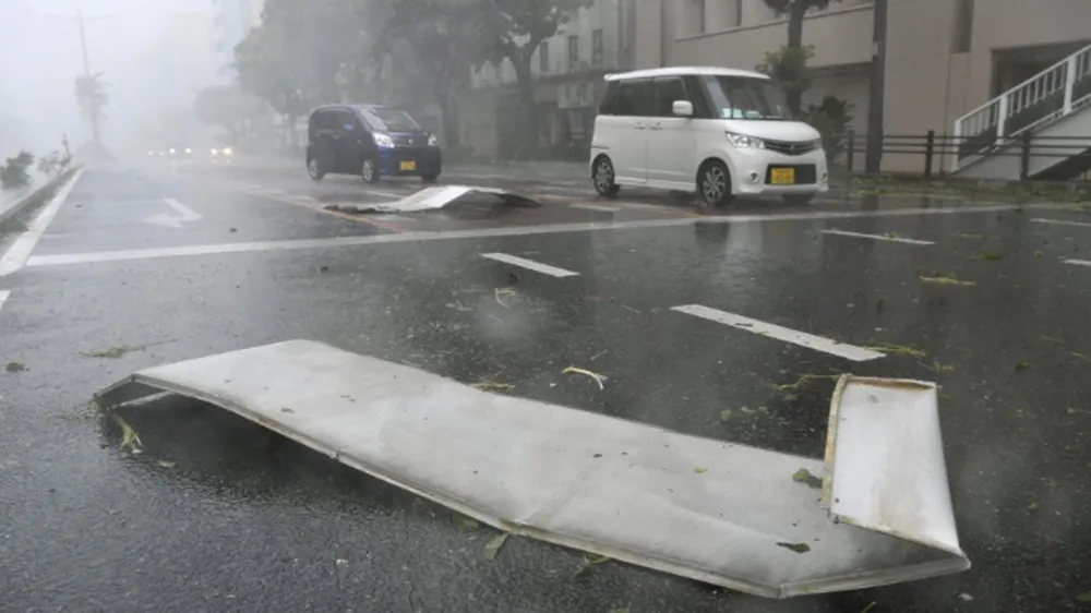 Bão Trami đổ bộ Nhật Bản, 5 người bị thương ảnh 6