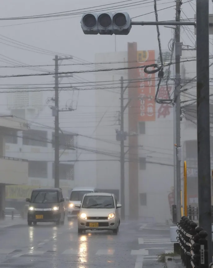 Bão Trami đổ bộ Nhật Bản, 5 người bị thương ảnh 7