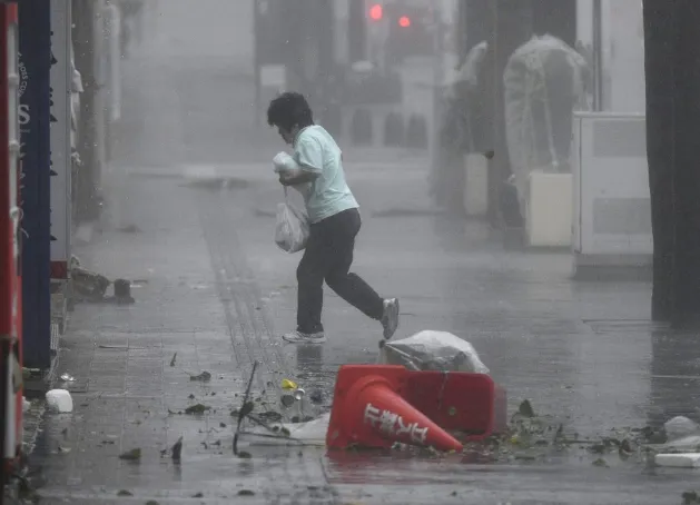 Bão Trami đổ bộ Nhật Bản, 5 người bị thương ảnh 9