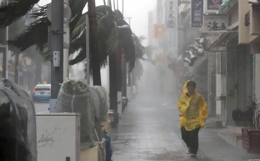 Bão Trami đổ bộ Nhật Bản, 5 người bị thương ảnh 1