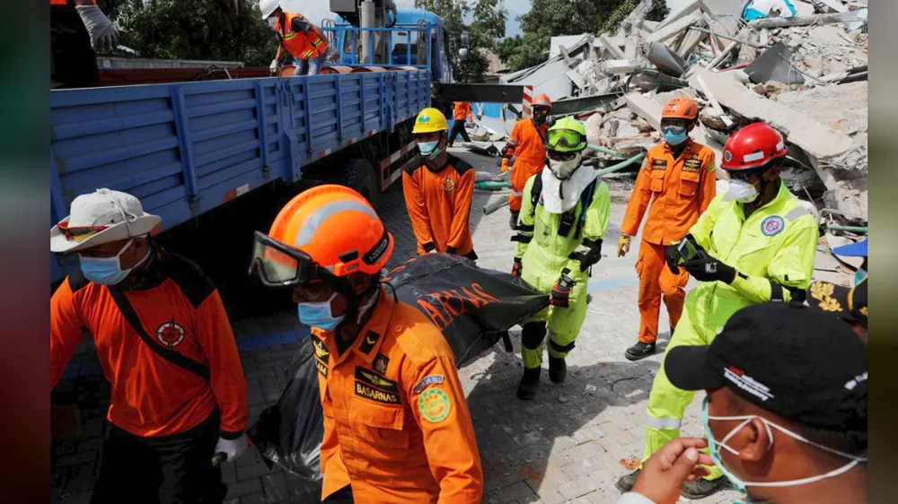 Số người thiệt mạng động đất, sóng thần tại Indonesia lên đến 1.234 người ảnh 6