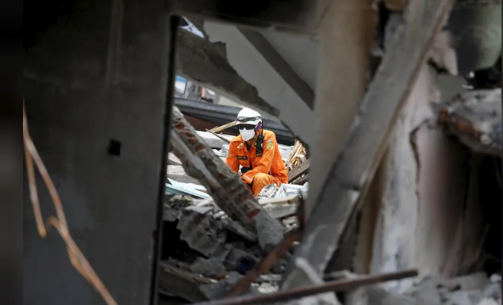 Ngày cuối cùng tìm kiếm nạn nhân vụ động đất, sóng thần tại Indonesia ảnh 10