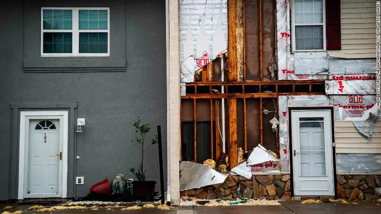 17 người chết, một căn cứ quân sự bị san bằng, cả thị trấn bị xóa sổ do siêu bão Michael ảnh 39