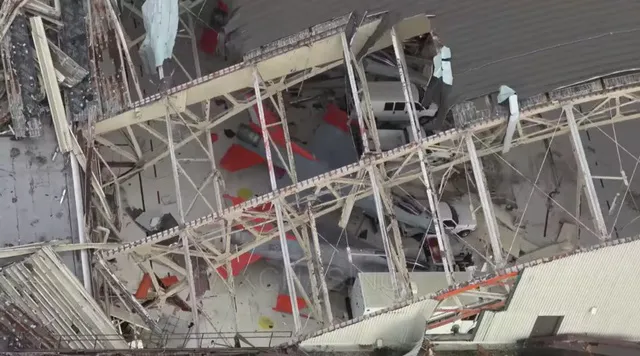 17 người chết, một căn cứ quân sự bị san bằng, cả thị trấn bị xóa sổ do siêu bão Michael ảnh 14