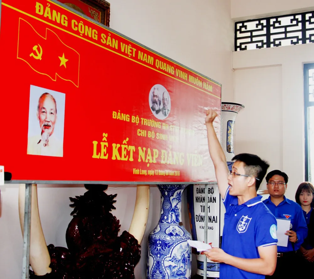 Nhìn thẳng thực trạng công nhân, sinh viên ngại vào Đảng - Bài 1: Băn khoăn, chần chừ ảnh 1