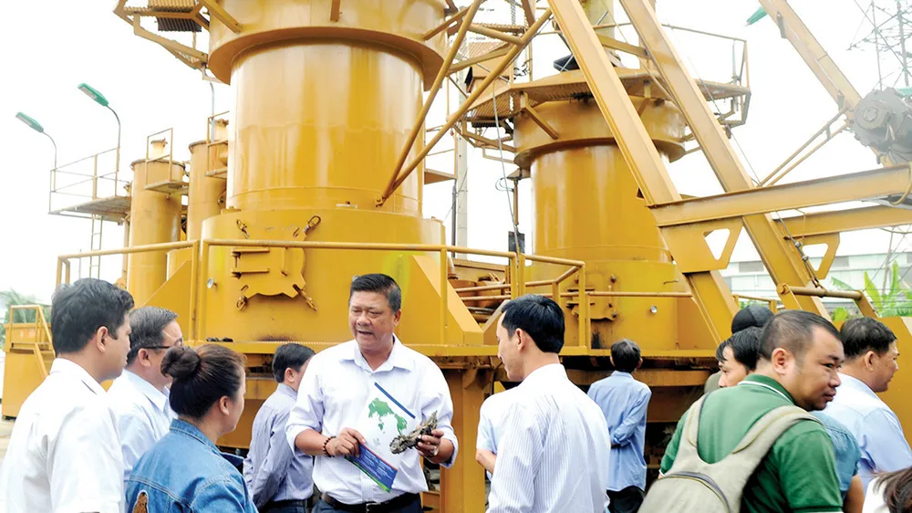 Hệ thống chuyển hóa rác thành khí chạy máy phát điện tại bãi rác Gò Cát. Ảnh: THÀNH TRÍ