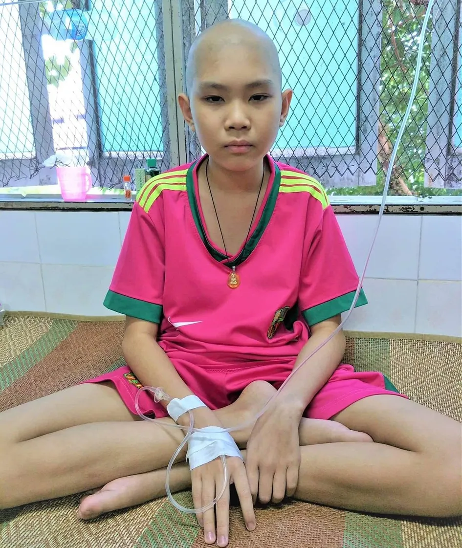 Nhà nghèo, con bệnh ung thư máu ảnh 1
