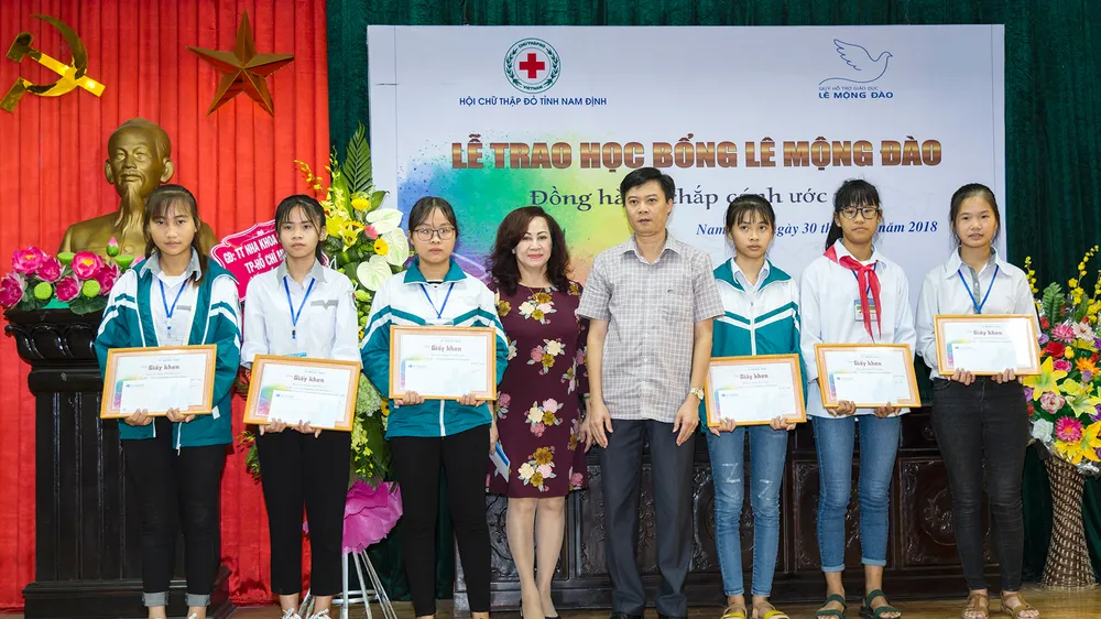  Quỹ hỗ trợ giáo dục Lê Mộng Đào trao tặng hơn 1,5 tỷ đồng học bổng ảnh 2