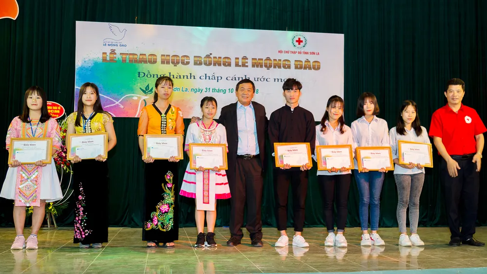  Quỹ hỗ trợ giáo dục Lê Mộng Đào trao tặng hơn 1,5 tỷ đồng học bổng ảnh 6