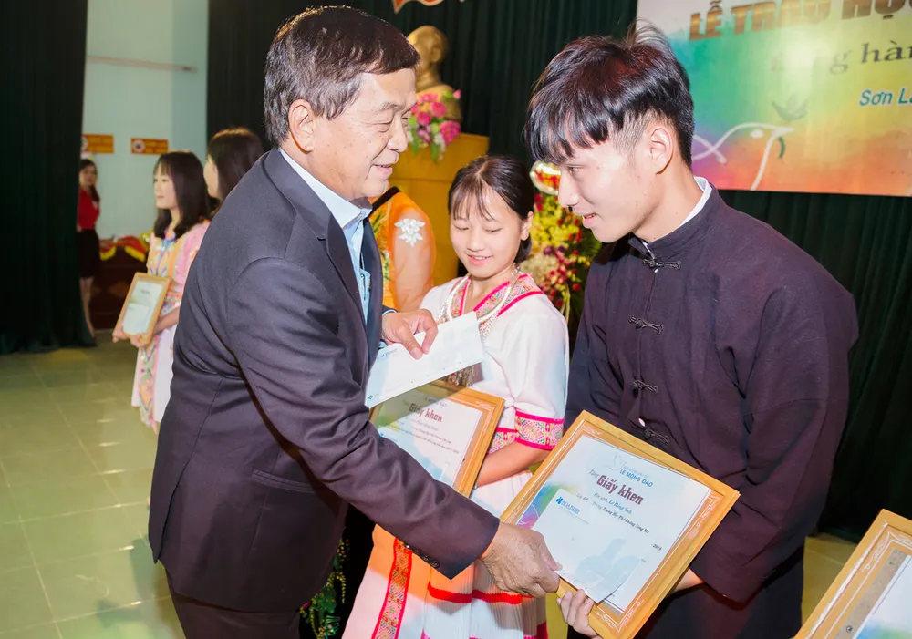  Quỹ hỗ trợ giáo dục Lê Mộng Đào trao tặng hơn 1,5 tỷ đồng học bổng ảnh 7