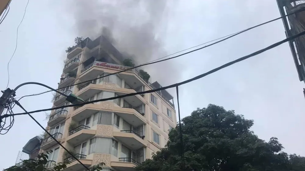 Cháy khách sạn trong khu phố cổ, nhiều khách nước ngoài hoảng loạn ảnh 2