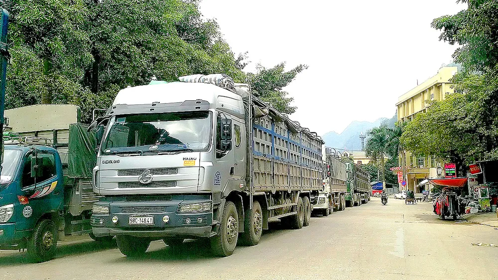 Nóng bỏng buôn lậu cuối năm - Bài 1: Muôn nẻo hàng lậu ảnh 2