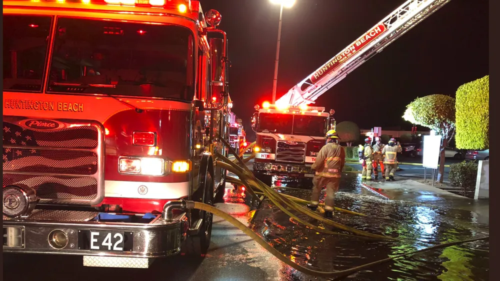 Cháy lớn trong trung tâm thương mại tại quận Cam ảnh 4