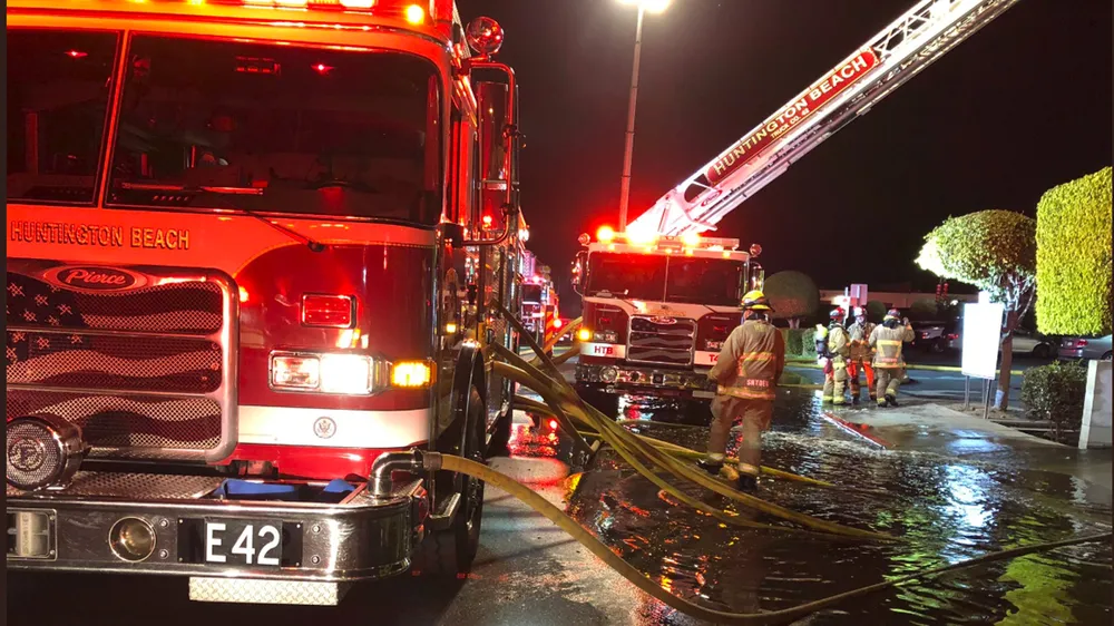 Cháy lớn trong trung tâm thương mại tại quận Cam ảnh 5