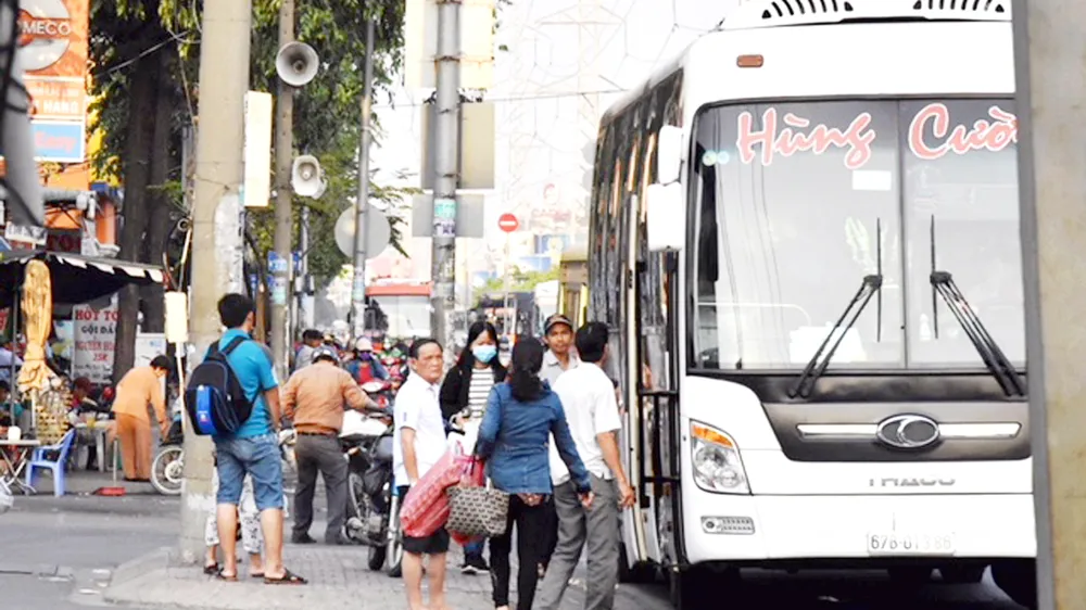 Xe dù, bến cóc “nhộn nhịp” những ngày giáp tết ảnh 2