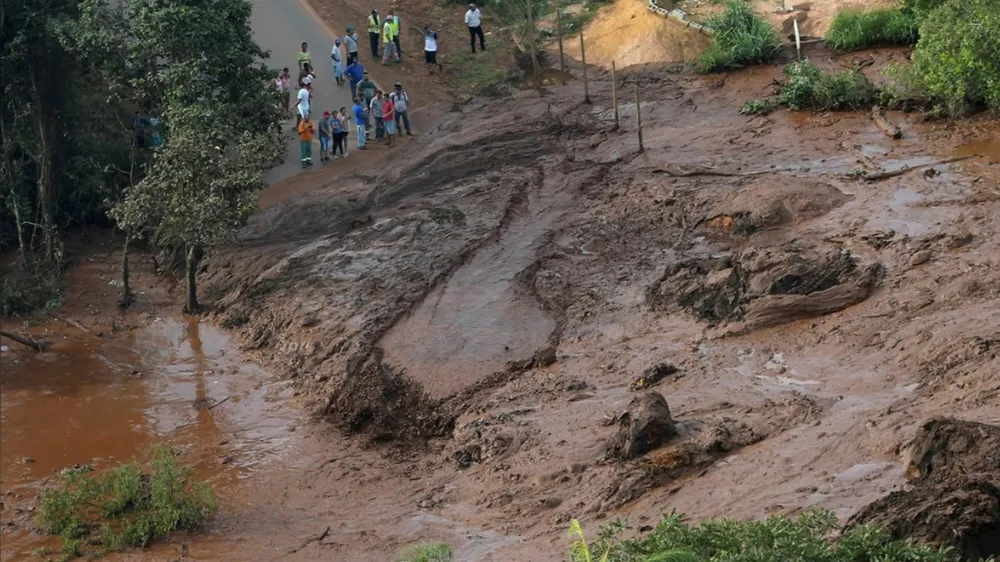 Ít nhất 9 người thiệt mạng và hàng trăm người mất tích trong vụ vỡ đập tại Brazil ảnh 16
