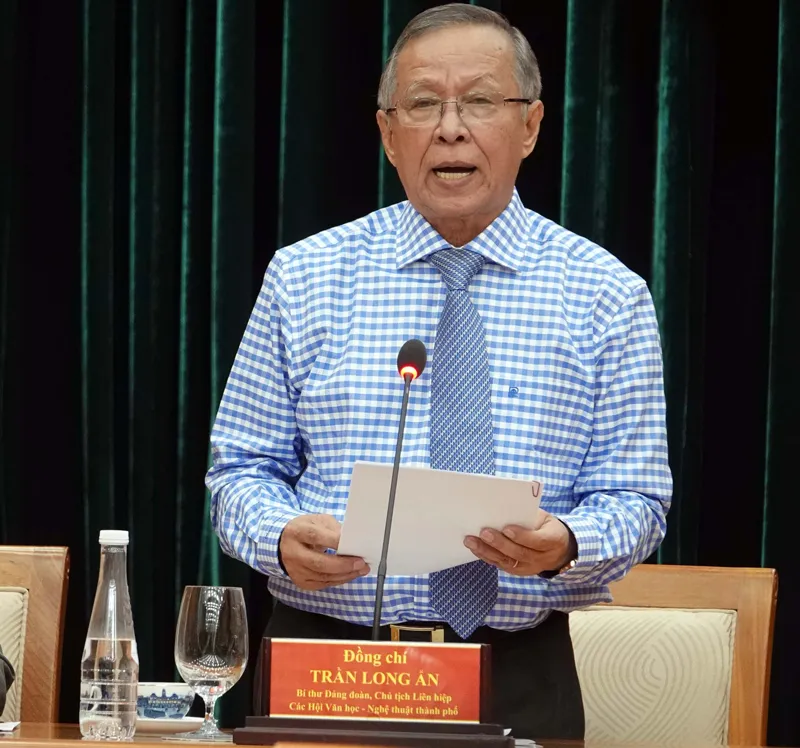 Chủ tịch Quốc hội Nguyễn Thị Kim Ngân gặp gỡ đại biểu văn nghệ sĩ khu vực phía Nam ảnh 5