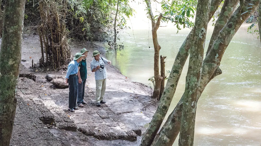 Chuyện hồi mình ở R ảnh 1