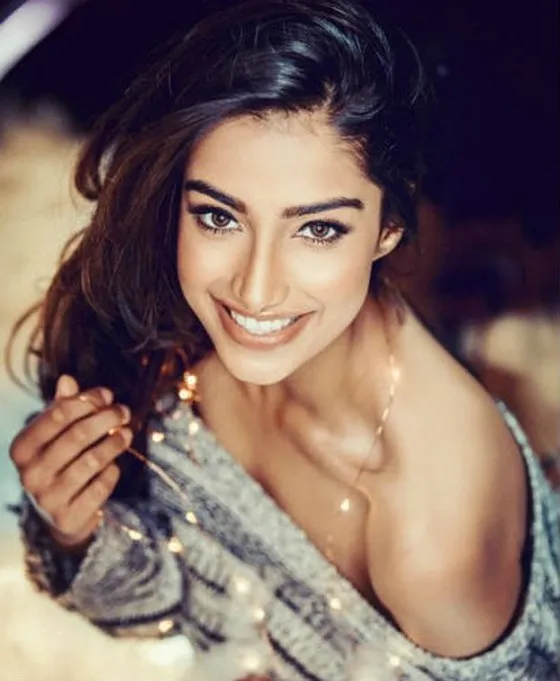 Mỹ nhân Ấn Độ - Meenakshi Chaudhary là Hoa hậu của các hoa hậu ảnh 2