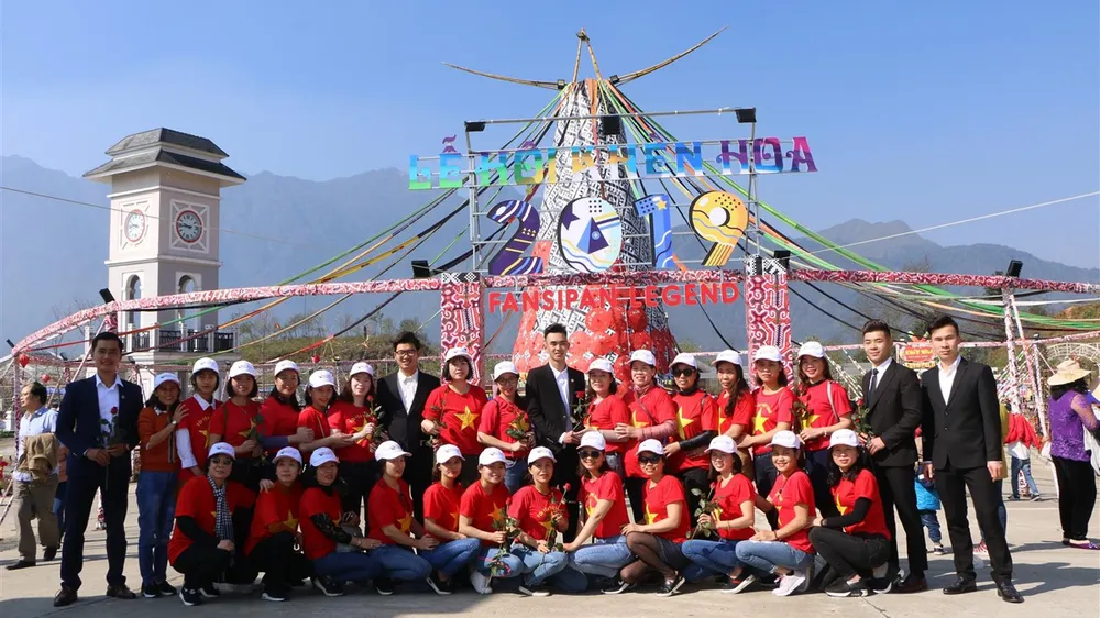 Tặng nàng cả đỉnh Fansipan nhân ngày của phái đẹp ảnh 1