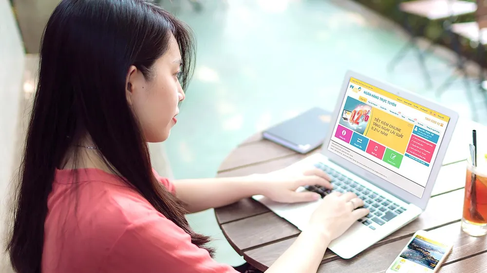 Nhiều ngân hàng đẩy mạnh ngân hàng số và cho vay tiêu dùng qua thẻ. Ảnh: HUY ANH