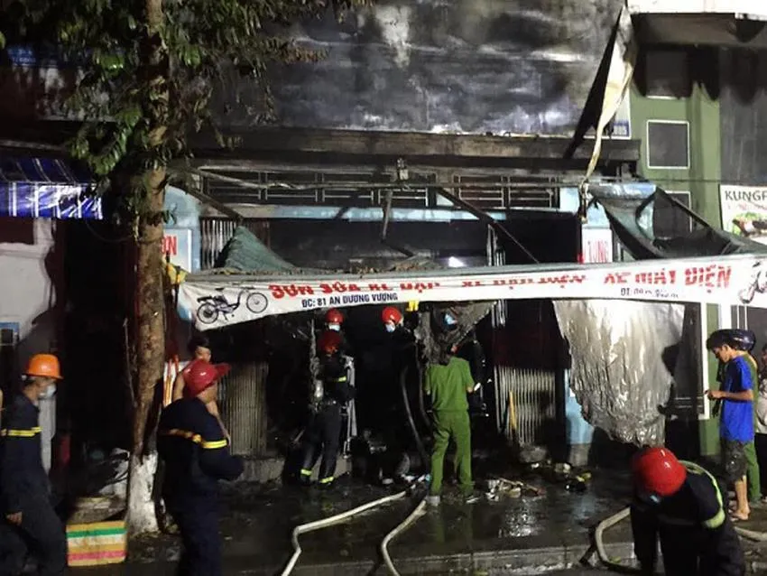 Cháy cửa hàng xe đạp điện lúc rạng sáng, 3 người thiệt mạng ảnh 3